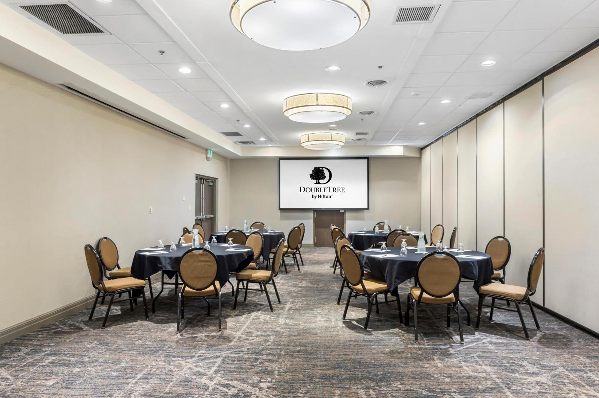 Doubletree By Hilton Roseville Minneapolis Экстерьер фото