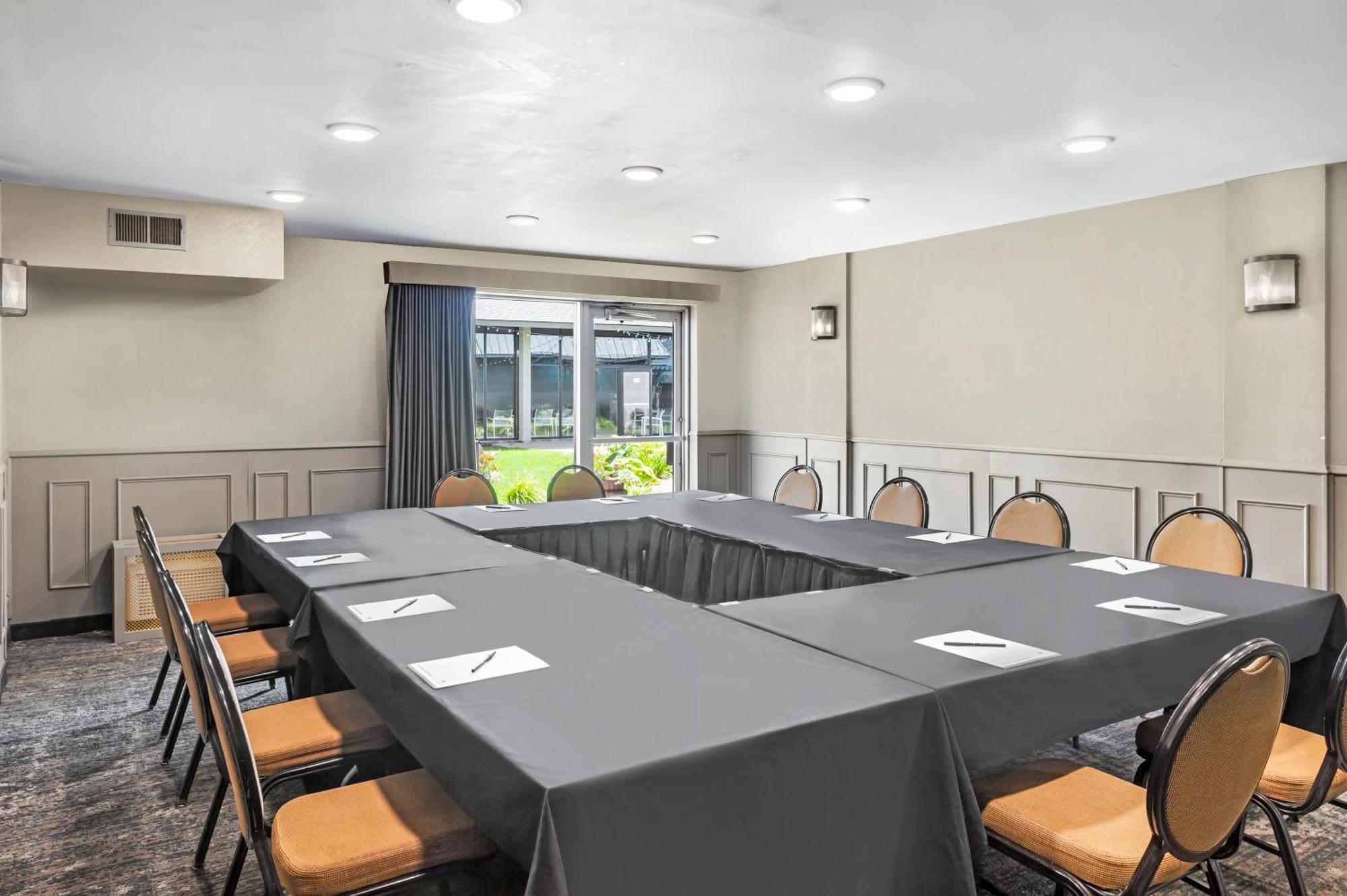 Doubletree By Hilton Roseville Minneapolis Экстерьер фото
